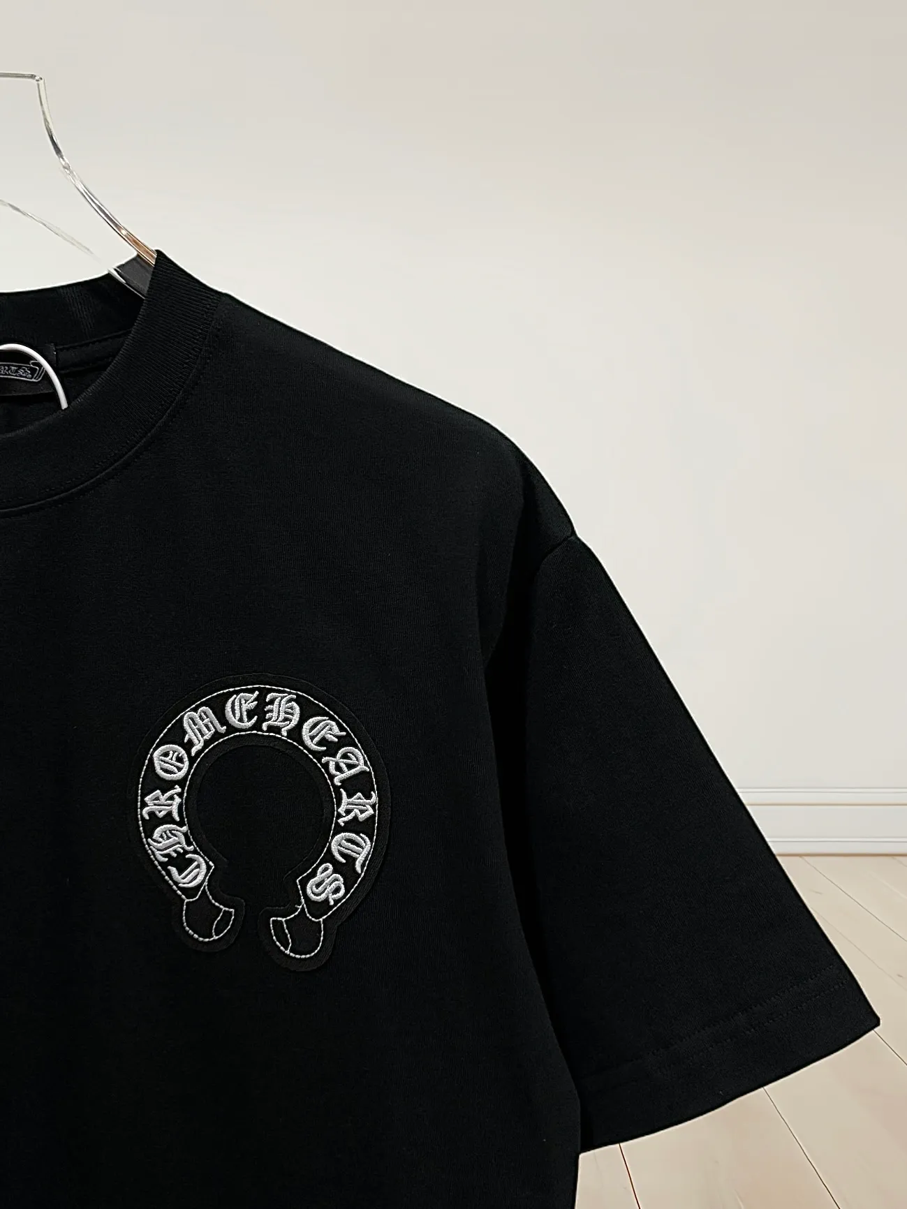 🅿️200 [High quality] Chrome hearts ss25 new first release latest short-sleeved round neck t-shirt, high-end customization, avant-garde and fashionable design! The front and rear panels of the brand logo are designed with heavy craftsmanship of burnt appliqué, ten rivets and one hundred thousand needle embroidery. High-end customized 280g fabric. Soft to the touch. Comfortable to wear. Exquisite stitching. Fine workmanship. The upper body effect is incomparably handsome! Same style for men and women, color: white, black size: S to xL